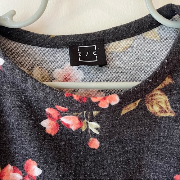 🌼 5/$25 Kids Dark Floral Crop Sweatshirt Cozy Rose Print Pullover Small/Medium - Picture 2 of 9